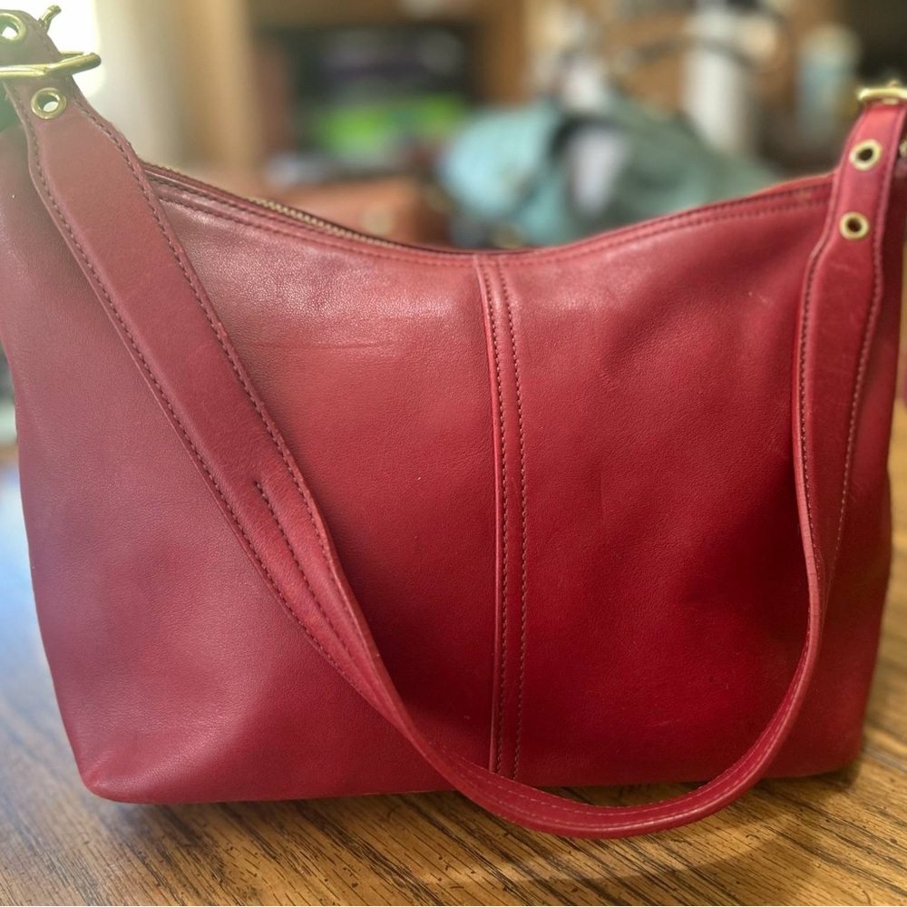 Vintage Coach F23-9883 Red Leather Hobo Bag.